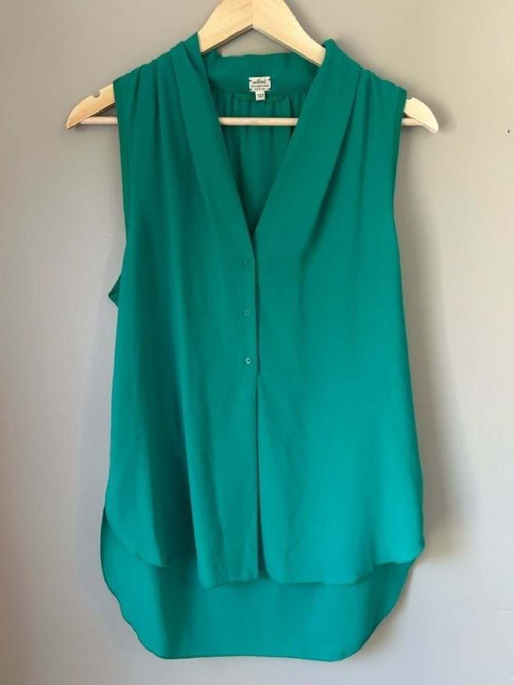 Wilfred Aritzia Emerald Green Sleeveless Blouse High Low Button Front Top Medium